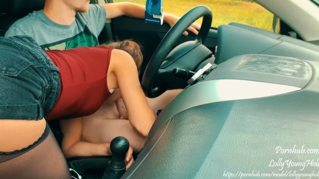 Порно в машине молодая